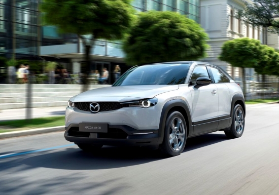 Mazda объявила о ценах на MX-30 в Латвии: первый электрокар бренда